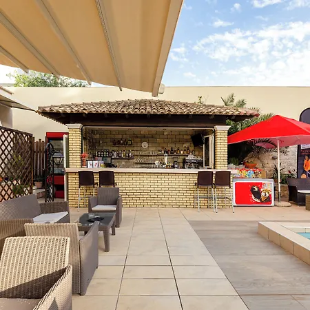 Hotell Oasis 3*